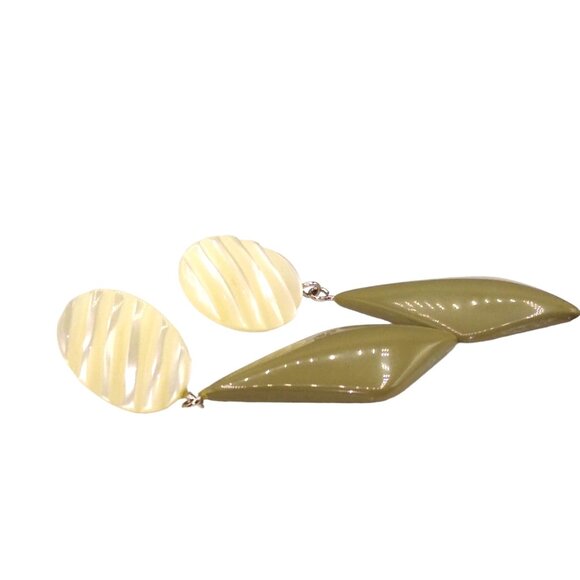 Vintage Mod Dangle Stud Earrings, Green Drop from Textured Moonglow Lucite Pearl - Picture 3 of 4